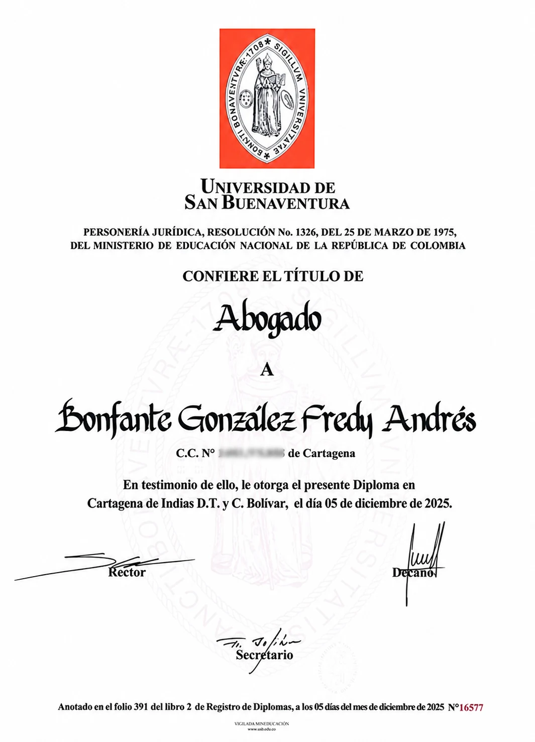 Diploma profesional de Fredy Bonfante con el número de identificación desenfocado